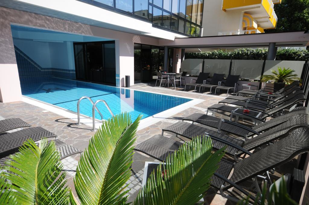 Hotel Ambassador Riccione Dış mekan fotoğraf