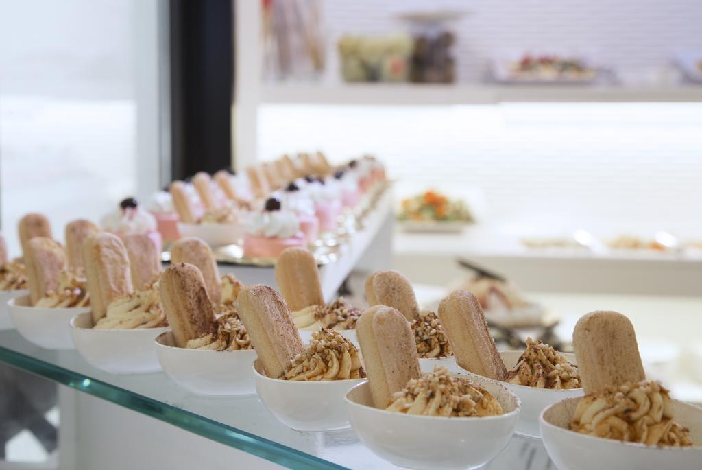 Hotel Ambassador Riccione Dış mekan fotoğraf
