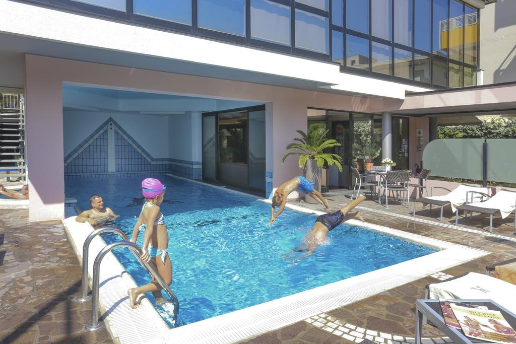 Hotel Ambassador Riccione Dış mekan fotoğraf